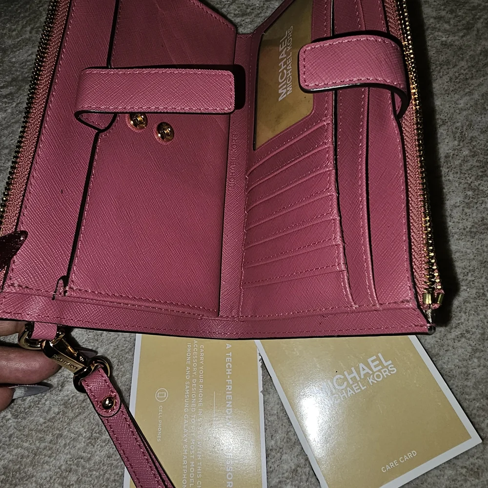 Michael Kors Smartphone Berry Wine Wallet Wristlet - Picture 8 of 8